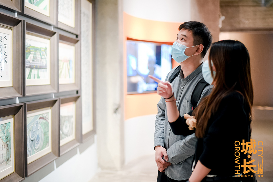 “城·长——人民城市主题艺术展”观展现场2.JPG