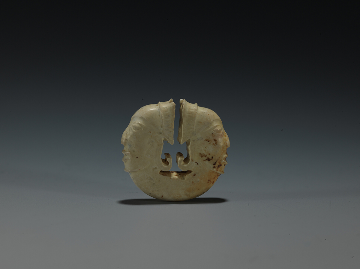 5肖家屋脊文化玉连体双人面.jpg 5肖家屋脊文化玉连体双人面.jpg